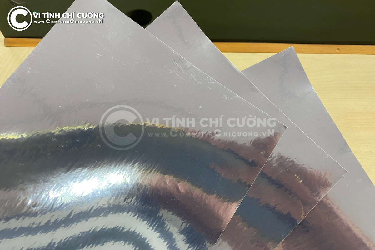 Decal PET Bạc Bóng 50μm (Decal Xi Bạc) – Keo Nước, Đế Kraft tại Computer Chí Cường