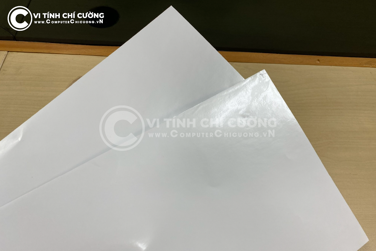 Decal PP trong 50μm có lớp phủ in, keo nóng, đế glassine cho máy in laser OKI tại Computer Chí Cường