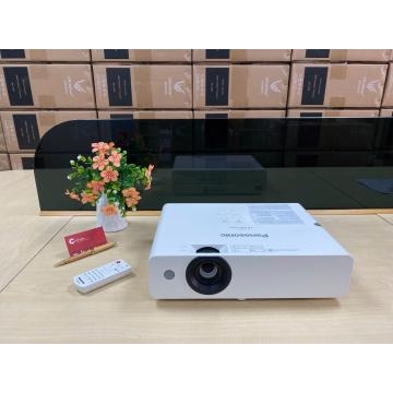 Máy chiếu Panasonic LB425 – Giải pháp trình chiếu sáng rõ, bền bỉ cho văn phòng & lớp học